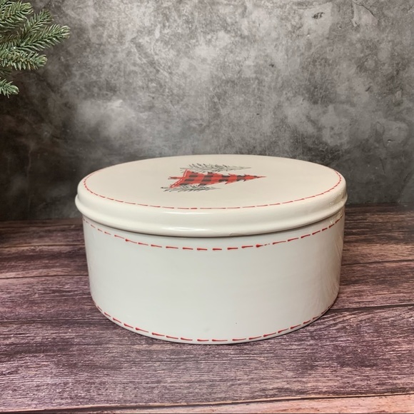 10 Strawberry Street ~ North Pole Bed & Breakfast Ceramic Cookie Tin - Picture 12 of 13